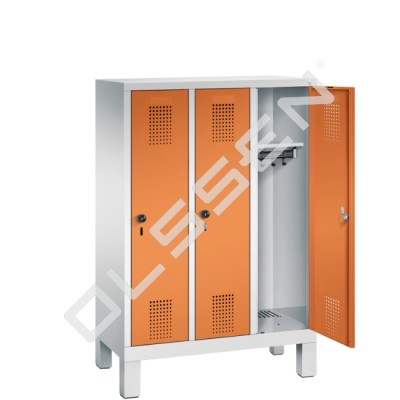 Low model 3-person primary school locker on legs (135 cm high)